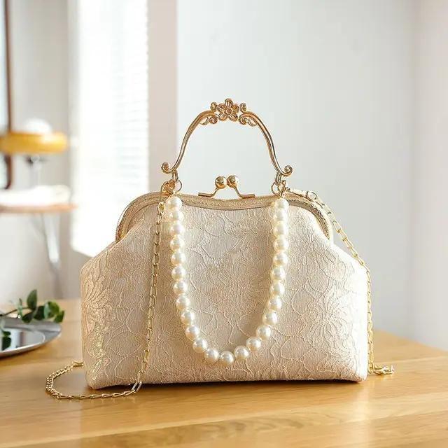Sac élégant en dentelle avec perles - un accessoire sophistiqué